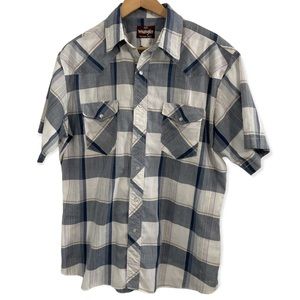 Vintage Wrangler Western Pearl snap button down shirt. Lightweight short sleeve